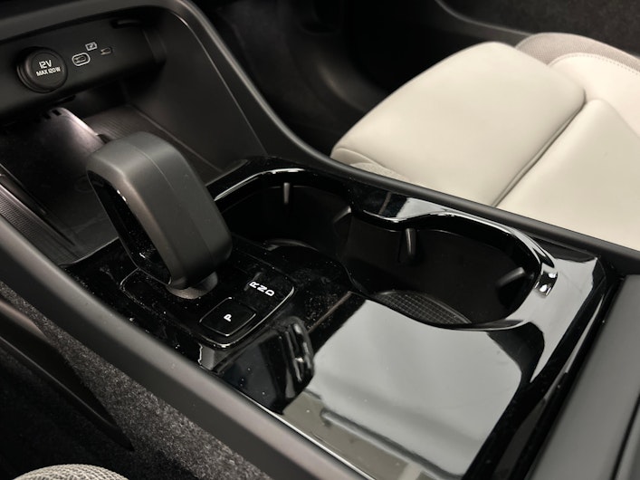 Vehicle image VOLVO EX40