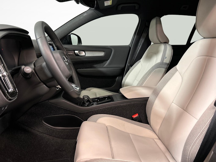 Vehicle image VOLVO EX40