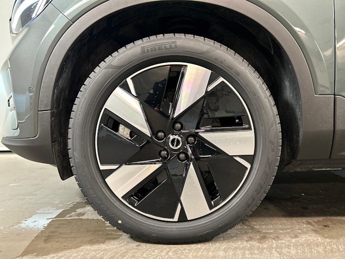 Vehicle image VOLVO EX40