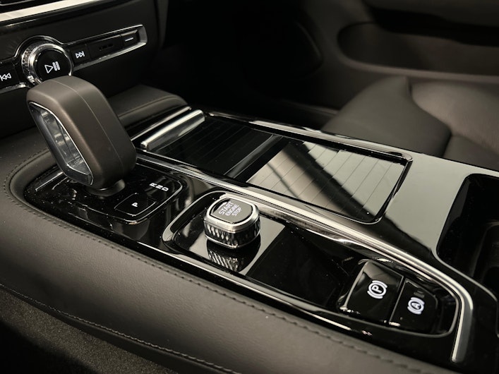 Vehicle image VOLVO V60