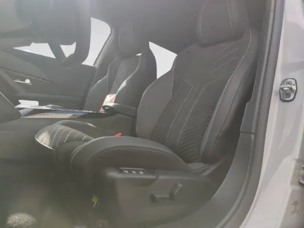 Peugeot 2008 1.2 Hybrid GT