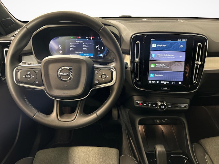 Vehicle image VOLVO XC40