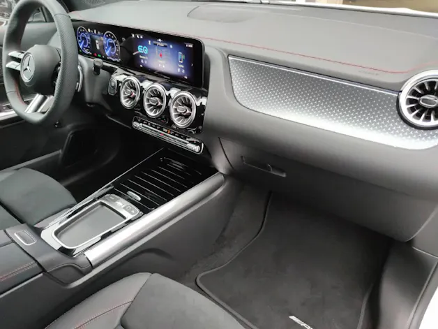 Mercedes-Benz EQA 300 AMG Line 4Matic Excellence Edition