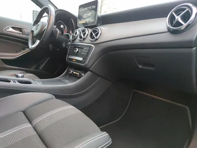 Mercedes-Benz GLA 200 Night Star