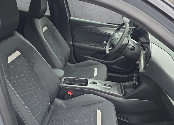 Vehicle image 14 Vehicle image 14