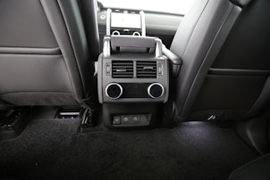 Vehicle image LAND ROVER Discovery 3.0 D I6 250 Dynamic SE