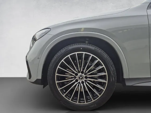 MERCEDES-BENZ GLC 300 AMG Line 4Matic