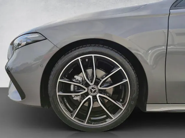 MERCEDES-BENZ A 200 AMG Line Night Star