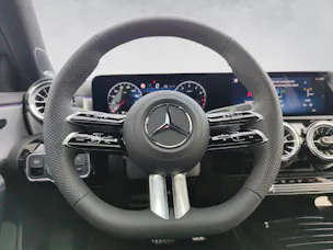 MERCEDES-BENZ A 200 AMG Line Night Star
