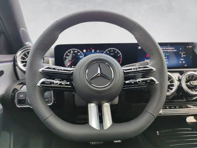 MERCEDES-BENZ A 200 AMG Line Night Star