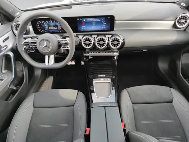 Mercedes-Benz A 200 AMG Line Night Star