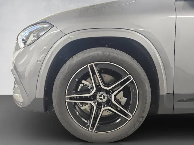 Mercedes-Benz GLA 200 AMG Line Night Star