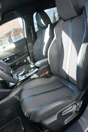 Peugeot 2008 1.2 Hybrid 145 GT
