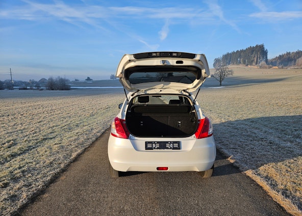 Vehicle image 4 Vehicle image 4