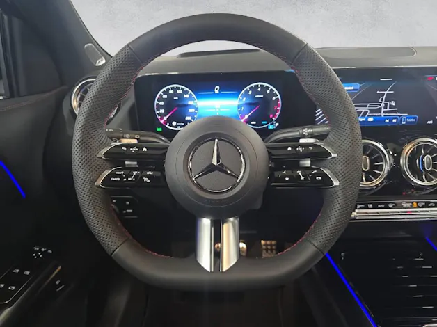 Mercedes-Benz GLA 200 AMG Line Night Star
