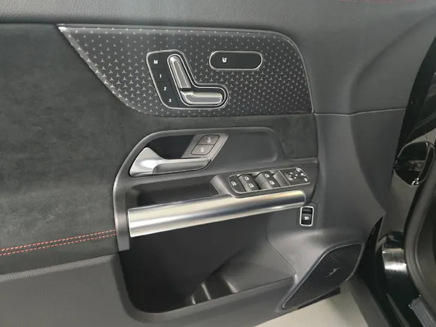 Mercedes-Benz GLA 200 AMG Line Night Star