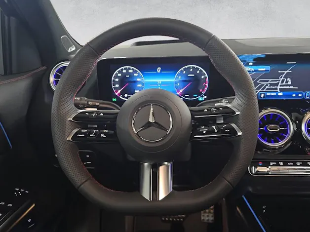 Mercedes-Benz GLA 200 AMG Line Night Star