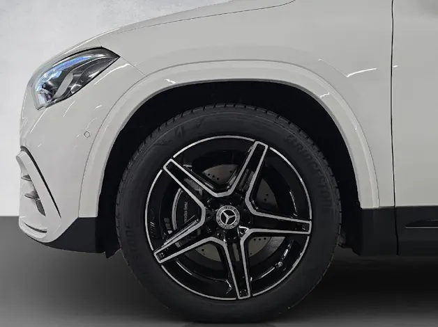 Mercedes-Benz GLA 200 AMG Line Night Star