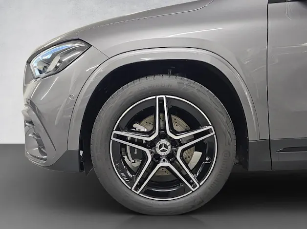 Mercedes-Benz GLA 200 AMG Line Night Star
