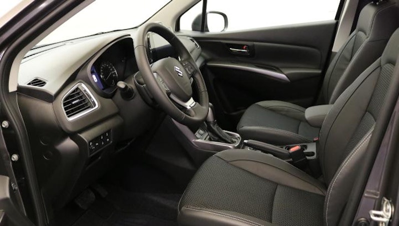 Vehicle image SUZUKI S-CROSS