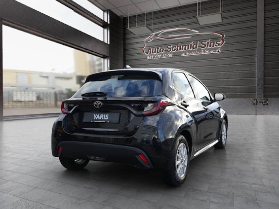 Vehicle image 3 Vehicle image 3