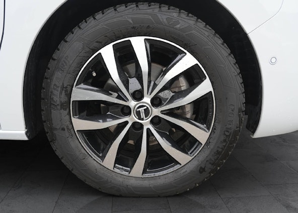 Vehicle image 5 Vehicle image 5