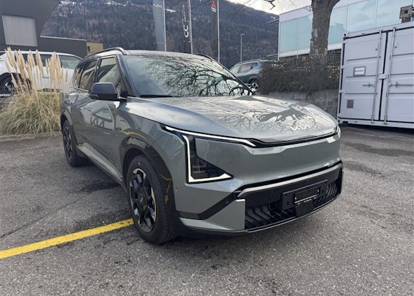 First vehicle image First vehicle image