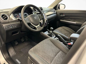 image du véhicule SUZUKI Vitara 1.4 T Sakura Top Hybrid 4x4