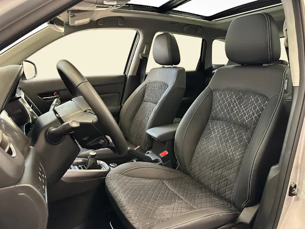 Suzuki Vitara 1.4 T Sakura Top Hybrid 4x4