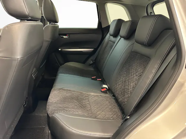 Suzuki Vitara 1.4 T Sakura Top Hybrid 4x4