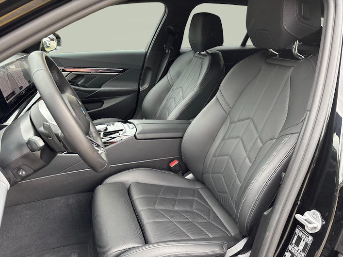 Vehicle image BMW 5 SERIES