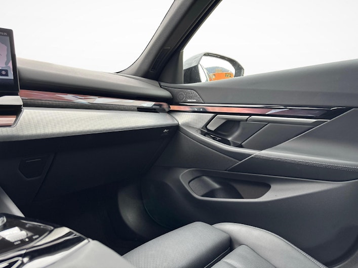 Vehicle image BMW 5 SERIES