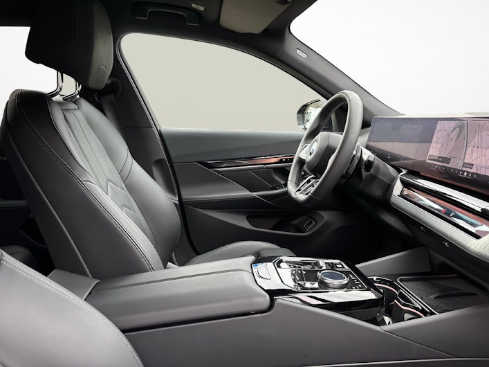 Vehicle image BMW 5 SERIES