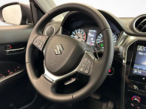 Fahrzeugbild SUZUKI Vitara 1.4 T Sakura Top Hybrid 4x4