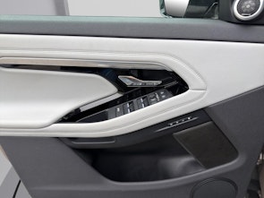 Vehicle image LAND ROVER Range Rover Evoque 2.0 D 165 SE mit Anhängerkupplung für Veloträger