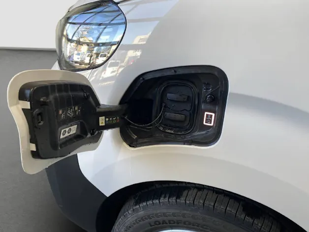 Peugeot e-Expert Plattform Standard 50 kWh 136 PS