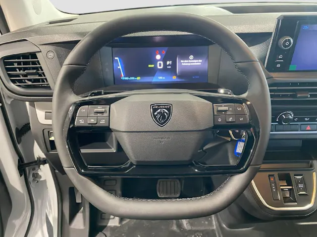 Peugeot e-Expert Plattform Standard 50 kWh 136 PS Brücke