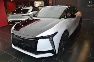 DS Automobiles No8 E-Tense Étoile 4x4