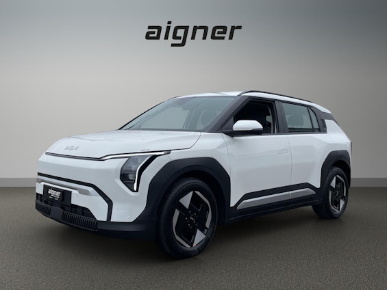 First vehicle image First vehicle image