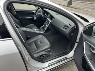 Volvo V60 2.4 D4 Summum AWD