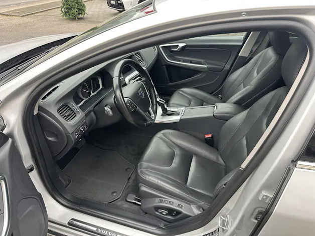 Volvo V60 2.4 D4 Summum AWD