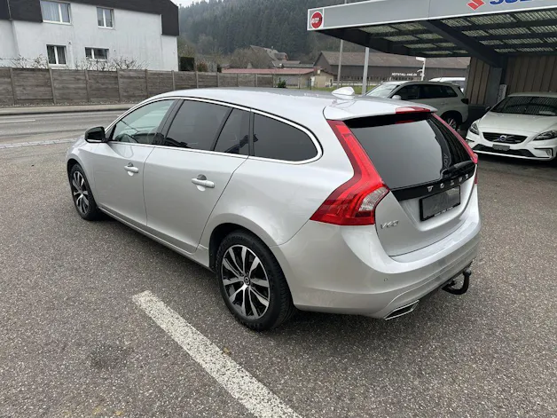 Volvo V60 2.4 D4 Summum AWD