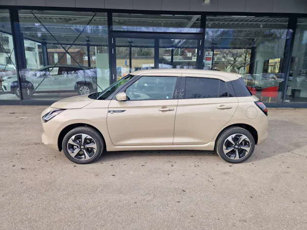 Suzuki Swift 1.2 Sakura Top Hybrid 4x4