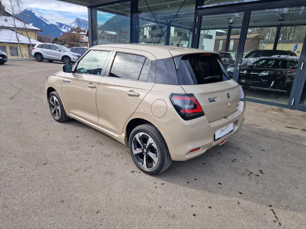 Suzuki Swift 1.2 Sakura Top Hybrid 4x4