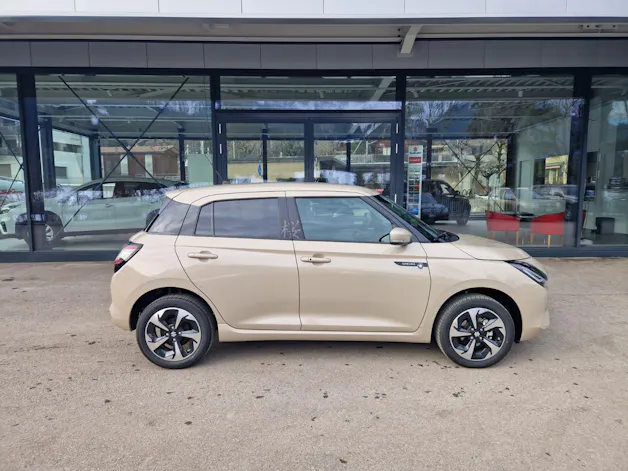 Suzuki Swift 1.2 Sakura Top Hybrid 4x4