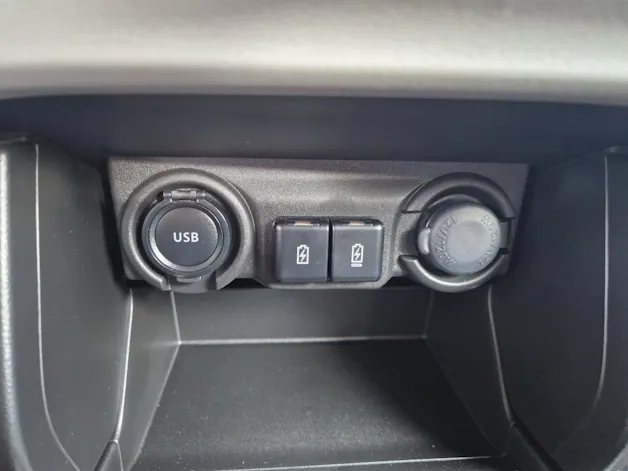 Suzuki Swift 1.2 Sakura Top Hybrid 4x4