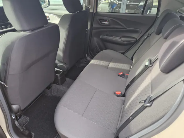 Suzuki Swift 1.2 Sakura Top Hybrid 4x4