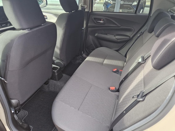 Vehicle image 9 Vehicle image 9