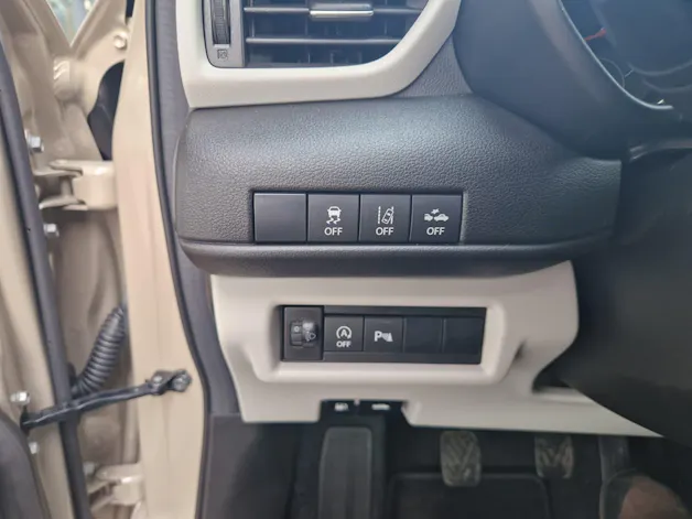 Suzuki Swift 1.2 Sakura Top Hybrid 4x4