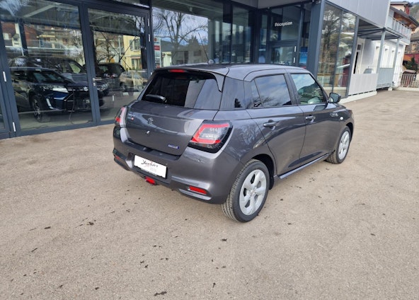 Vehicle image 4 Vehicle image 4